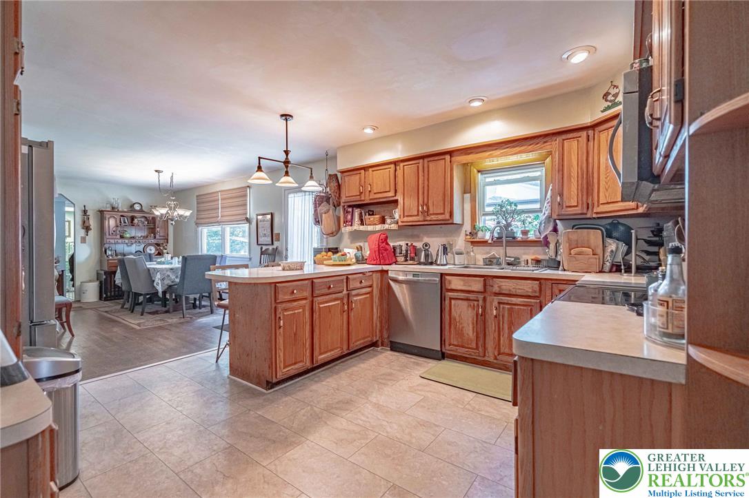 2034 Wind Hill Road Property Photo 12