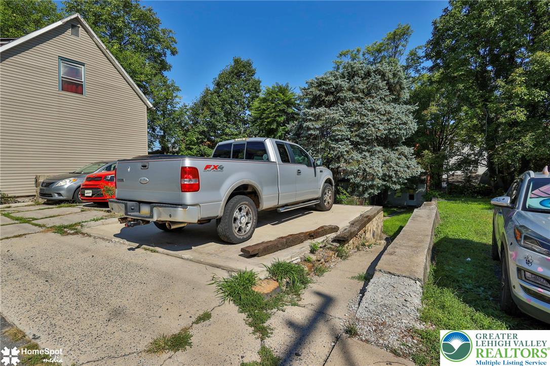 512 East 4th Street Property Photo 63