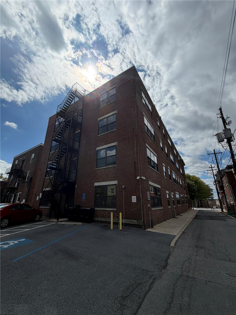 528 North New Street 19 Property Photo 2