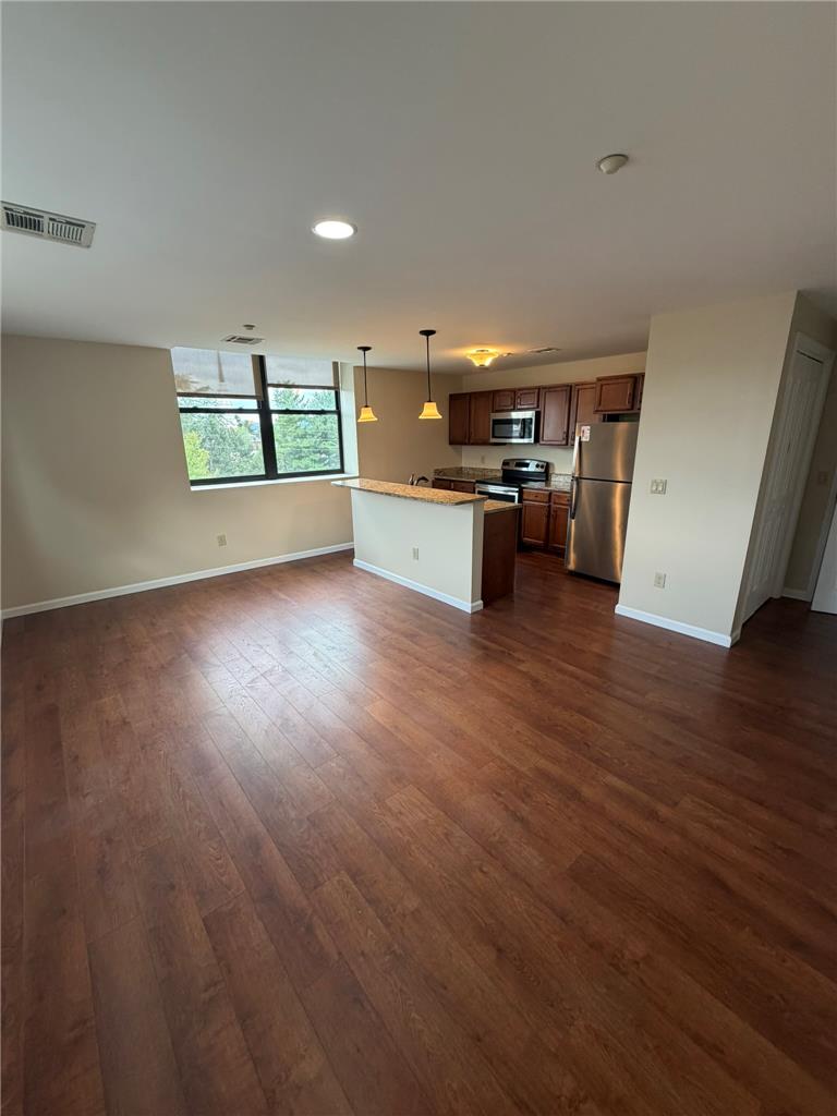 528 North New Street 19 Property Photo 4