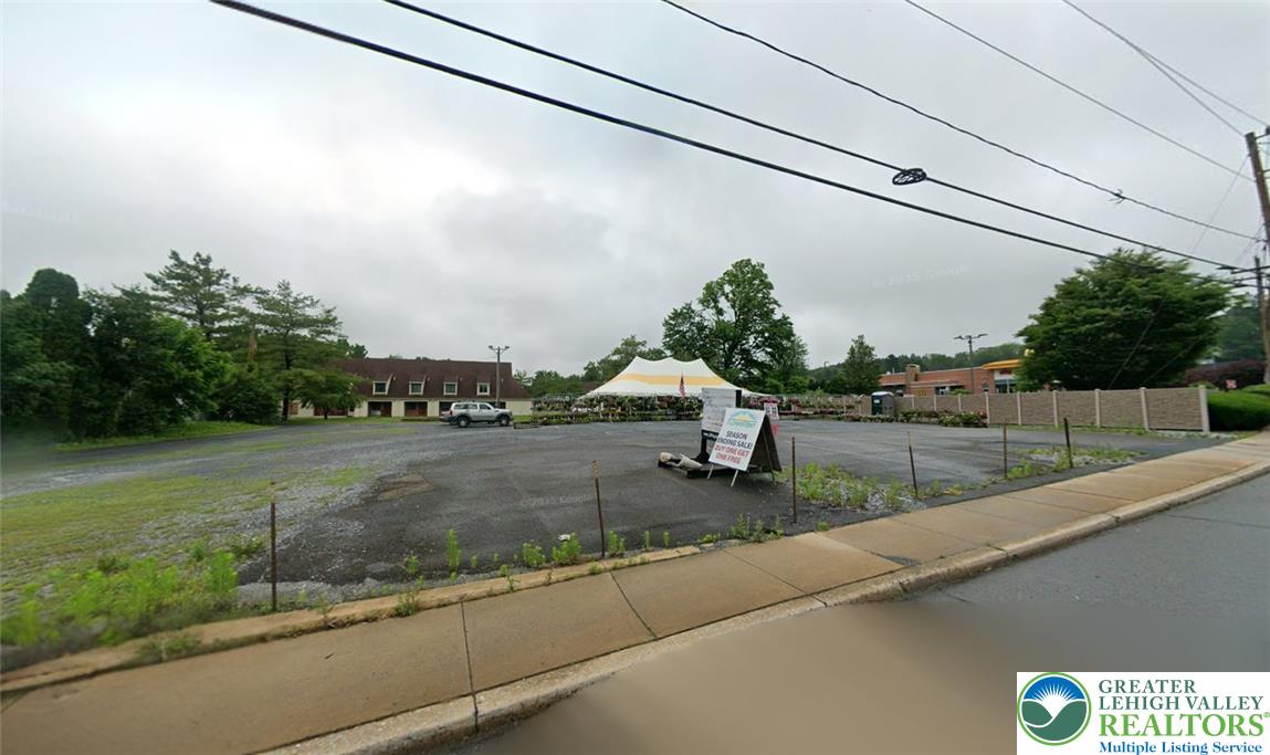 453 Main Street Property Photo 3