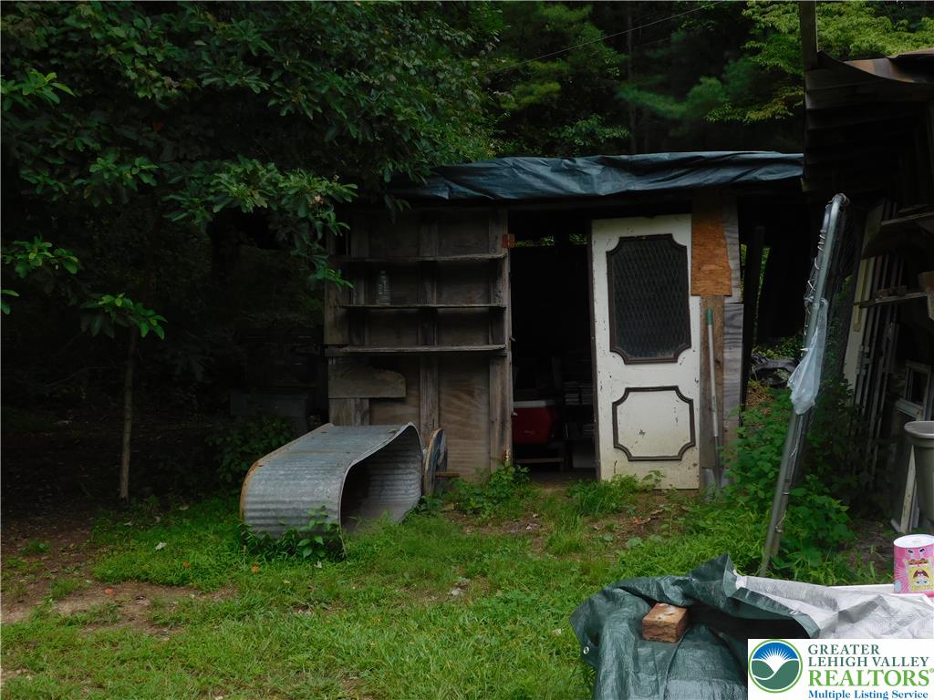 996 Greenwood Street Property Photo 4