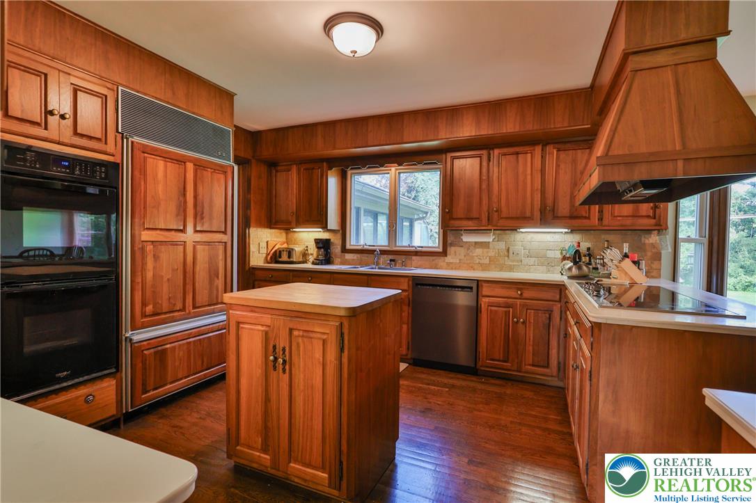 710 Wedgewood Road Property Photo 7
