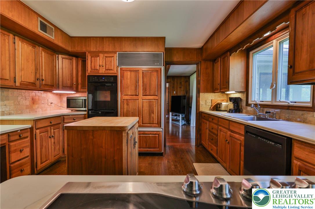 710 Wedgewood Road Property Photo 10