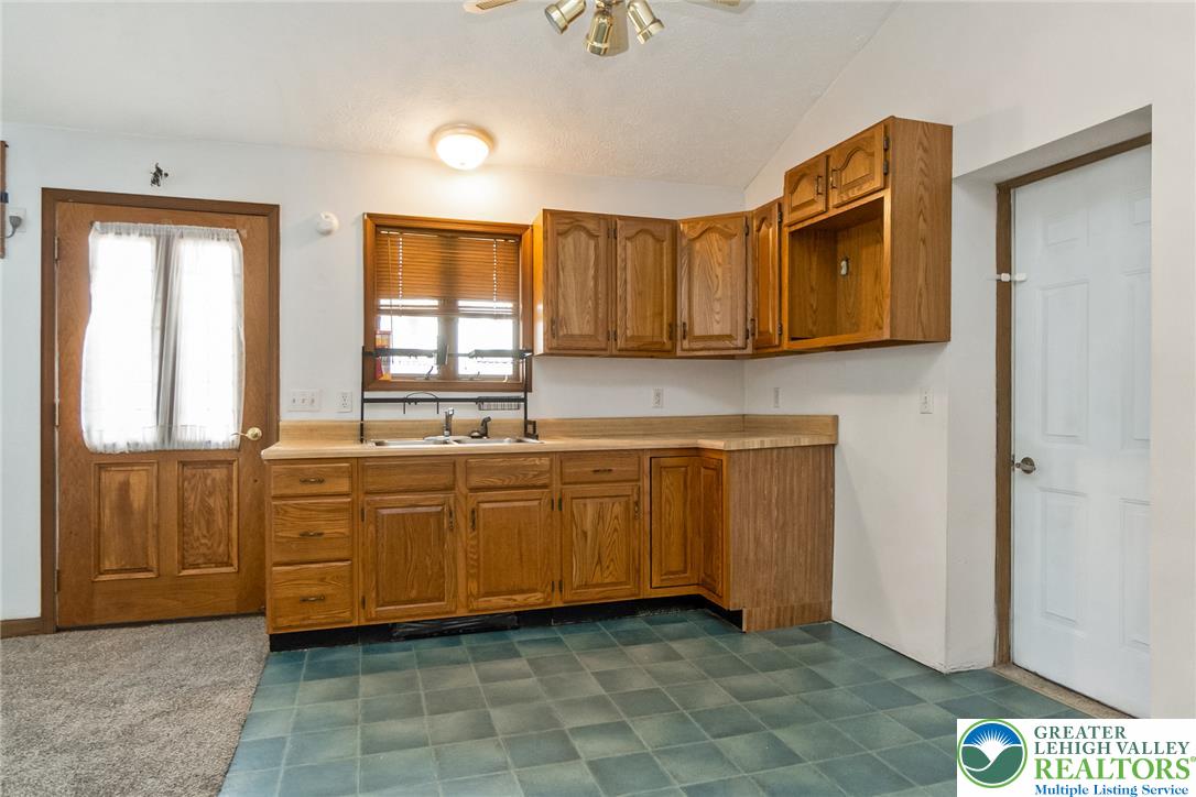 55 Dewey Street Property Photo 17