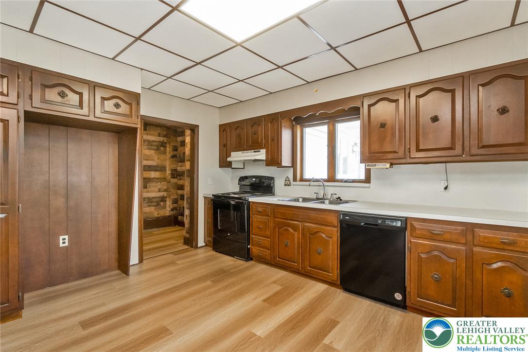55 Dewey Street Property Photo 27