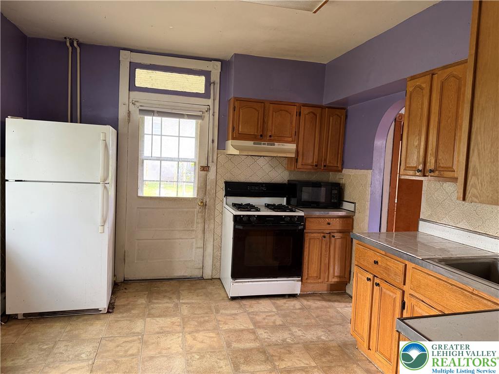 144 Front Street Property Photo 8