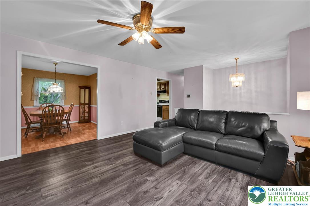 2900 Thompson Road Property Photo 9