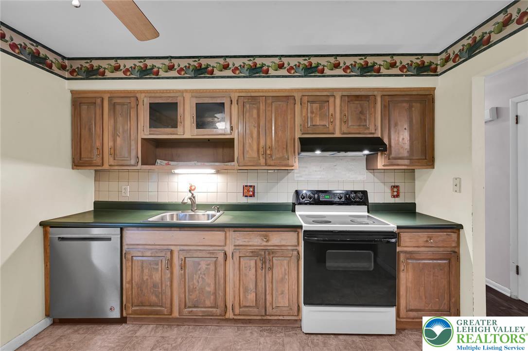 2900 Thompson Road Property Photo 14