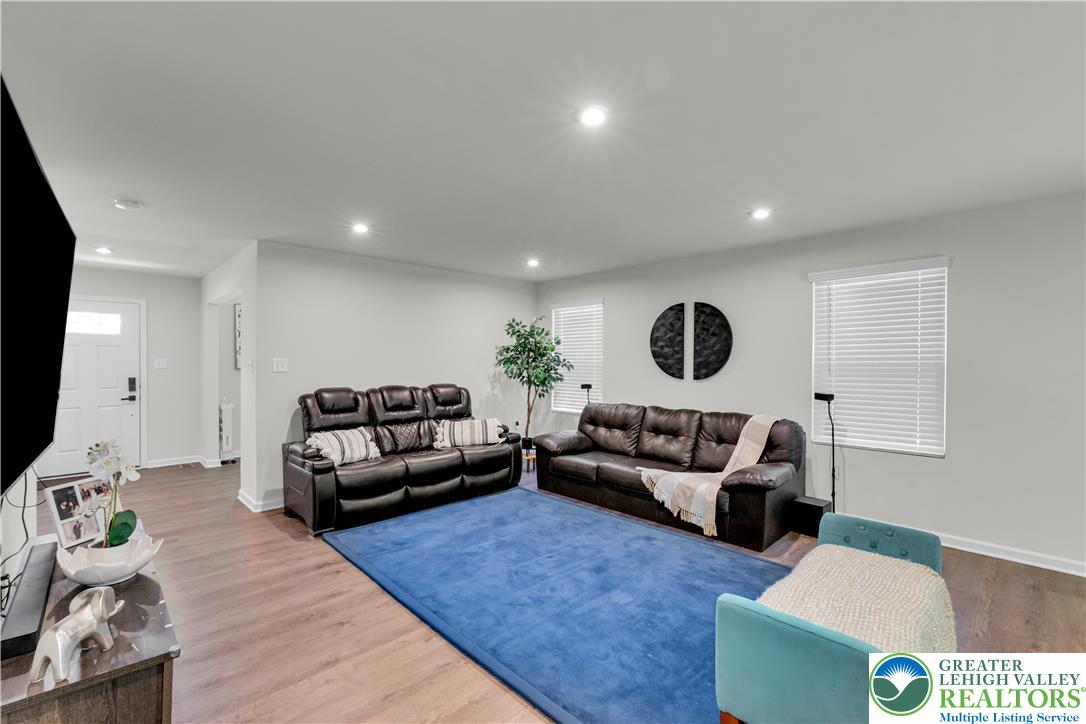 2713 Barnes Court Property Photo 14