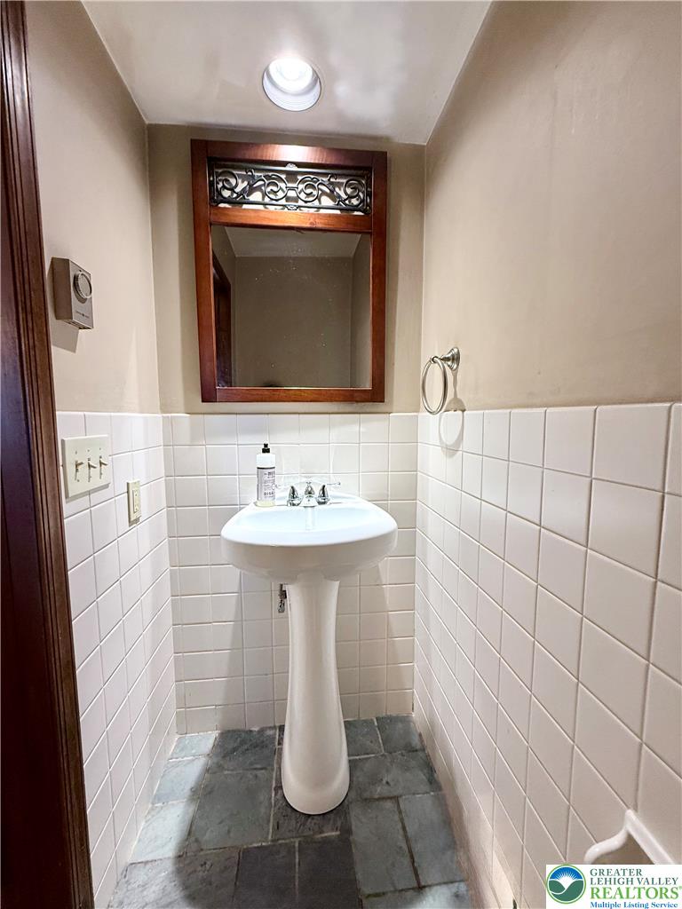 13 Pershing Boulevard Property Photo 18