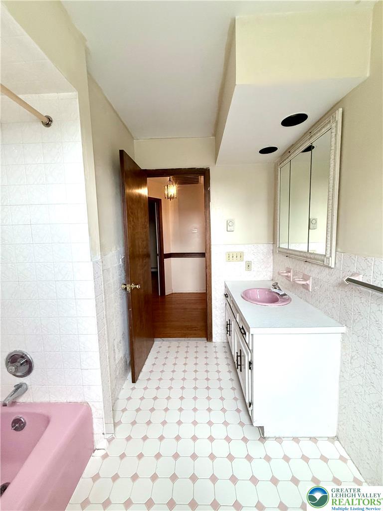13 Pershing Boulevard Property Photo 22