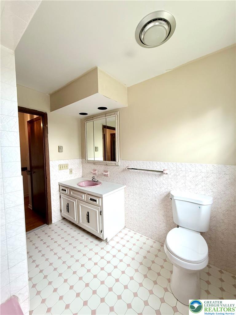 13 Pershing Boulevard Property Photo 23