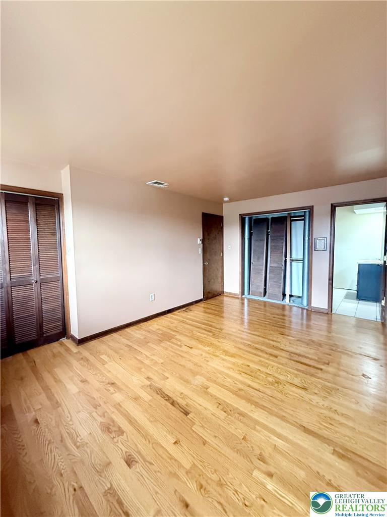 13 Pershing Boulevard Property Photo 32