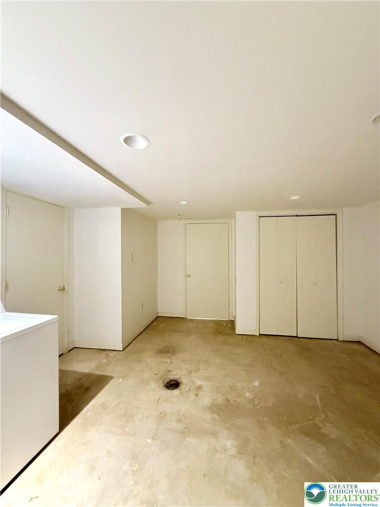 13 Pershing Boulevard Property Photo 43