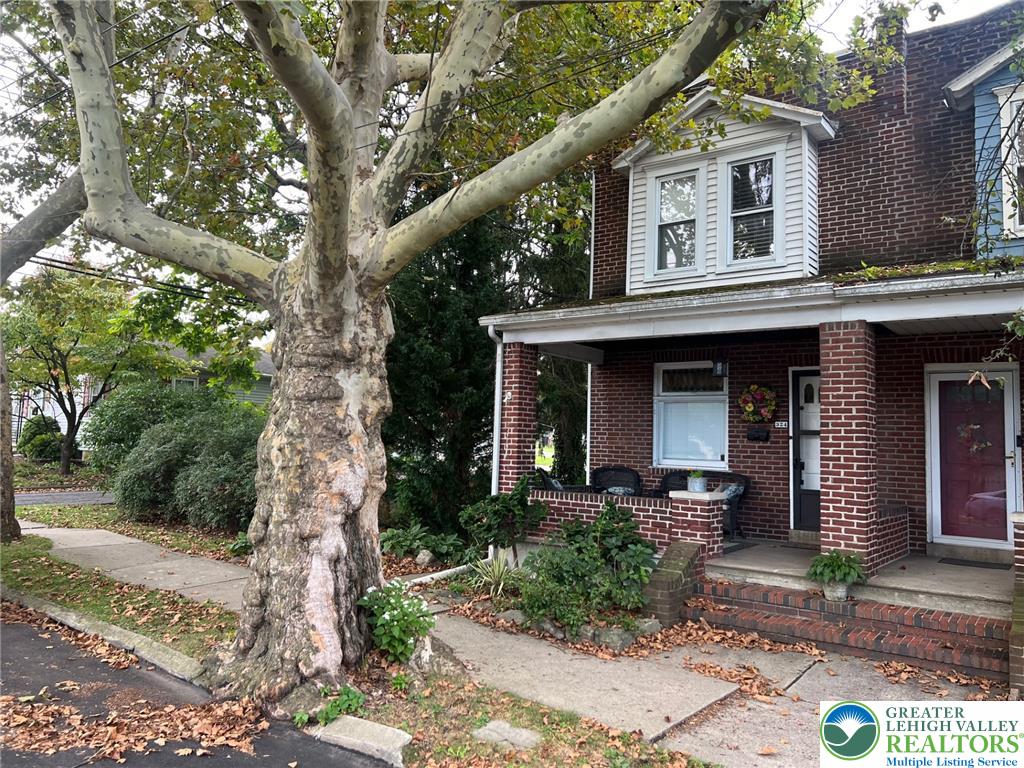 324 East Laurel Street Property Photo 2