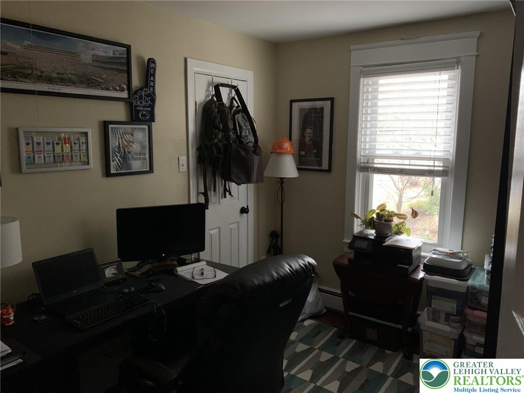 324 East Laurel Street Property Photo 13