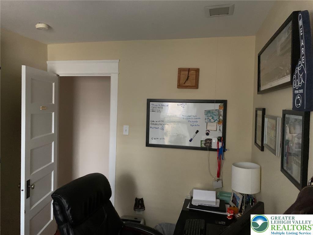 324 East Laurel Street Property Photo 14