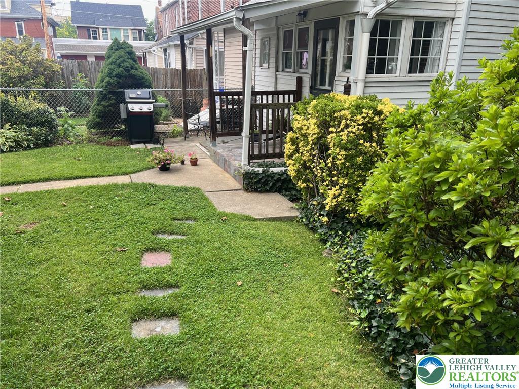 324 East Laurel Street Property Photo 25