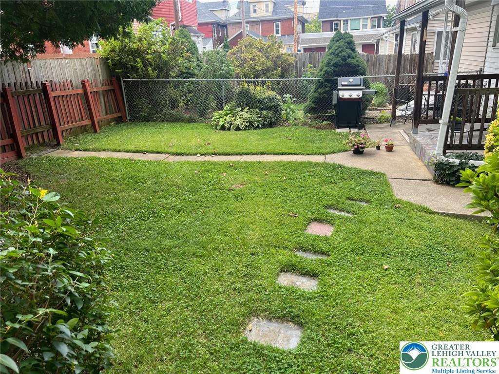 324 East Laurel Street Property Photo 26