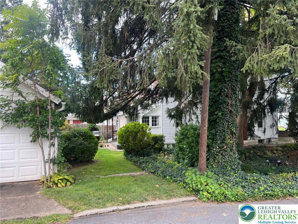 324 East Laurel Street Property Photo 27