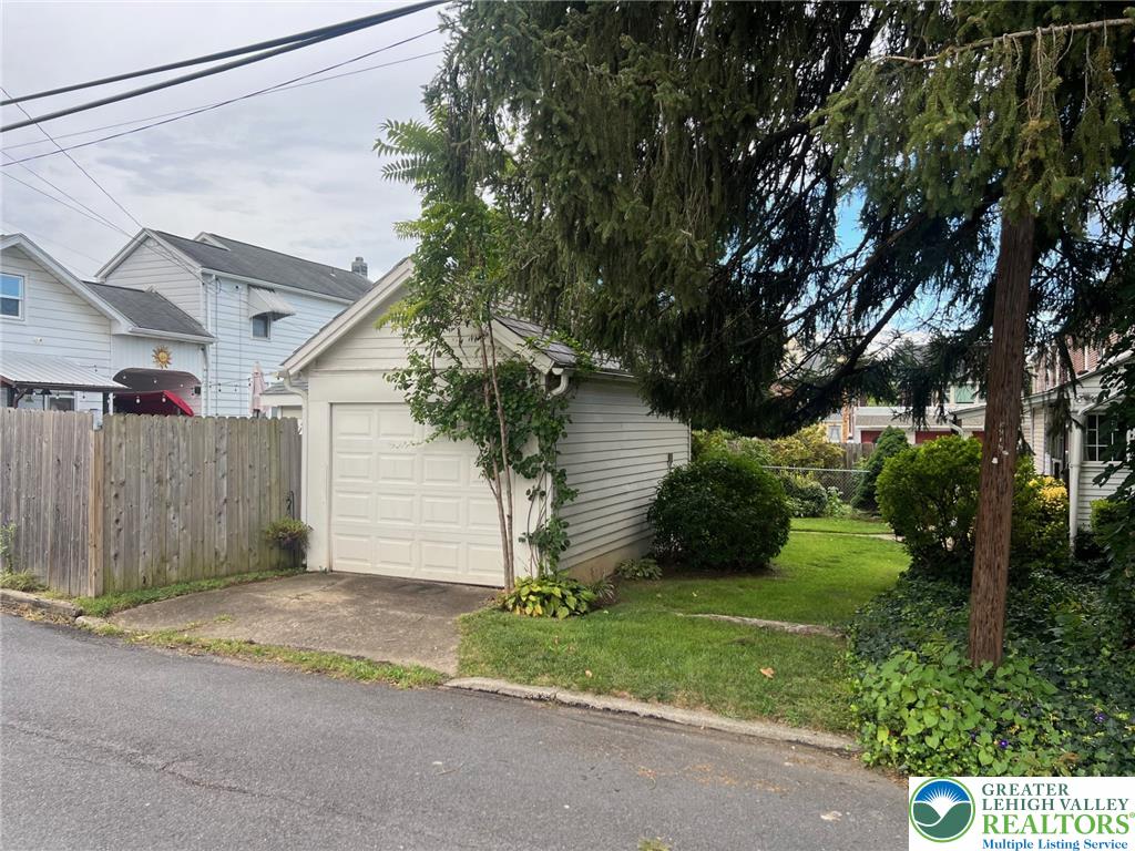 324 East Laurel Street Property Photo 28