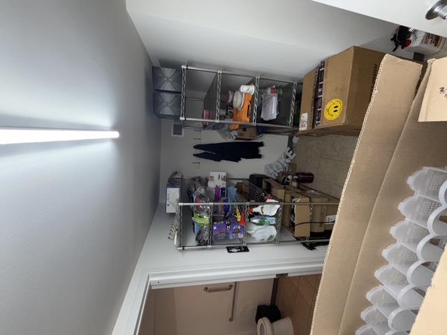 2125 Union Blvd Property Photo 10