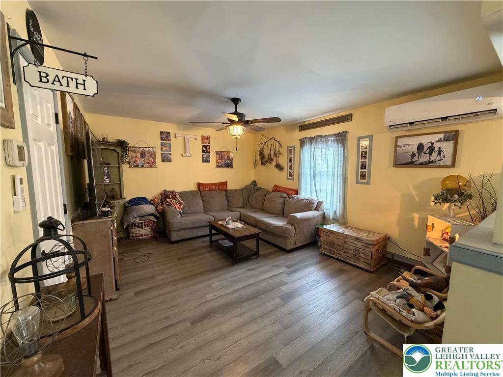 303 East Mountain Top Road Property Photo 7