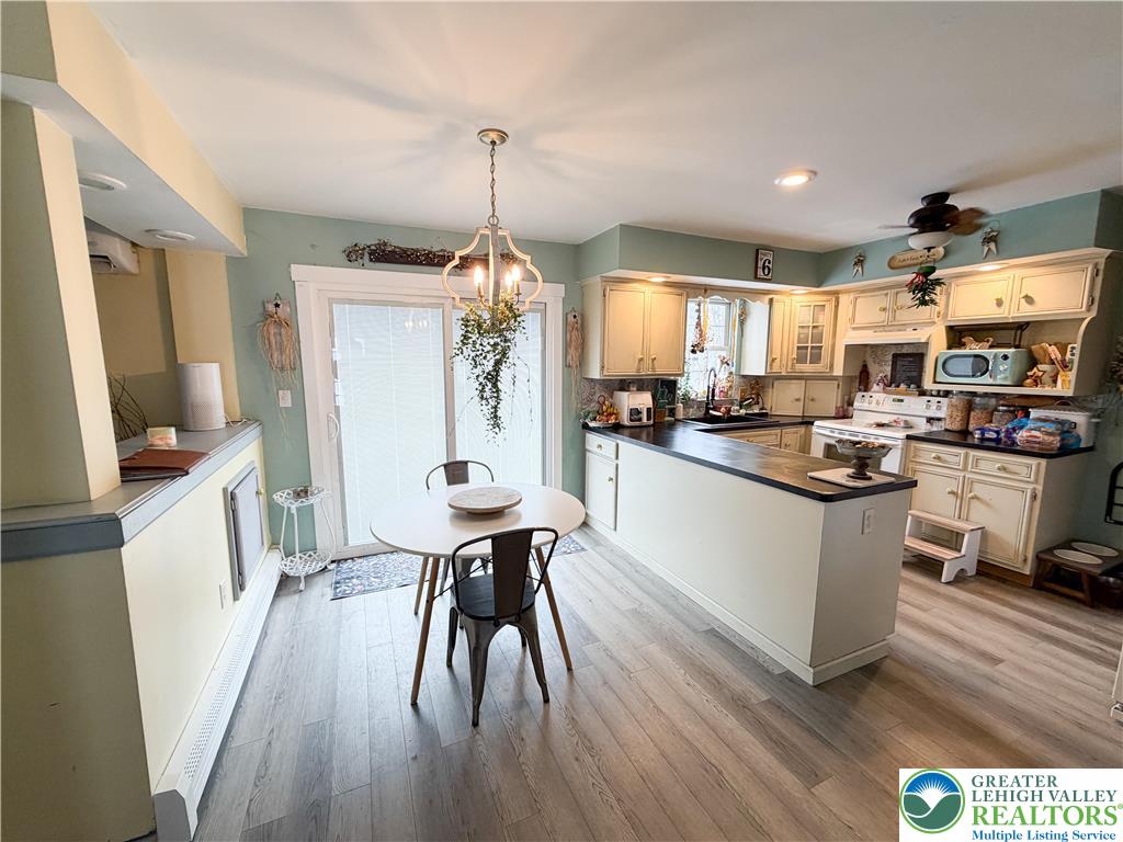 303 East Mountain Top Road Property Photo 8