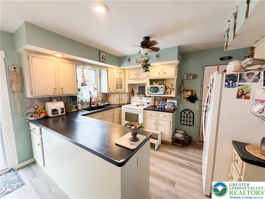 303 East Mountain Top Road Property Photo 11