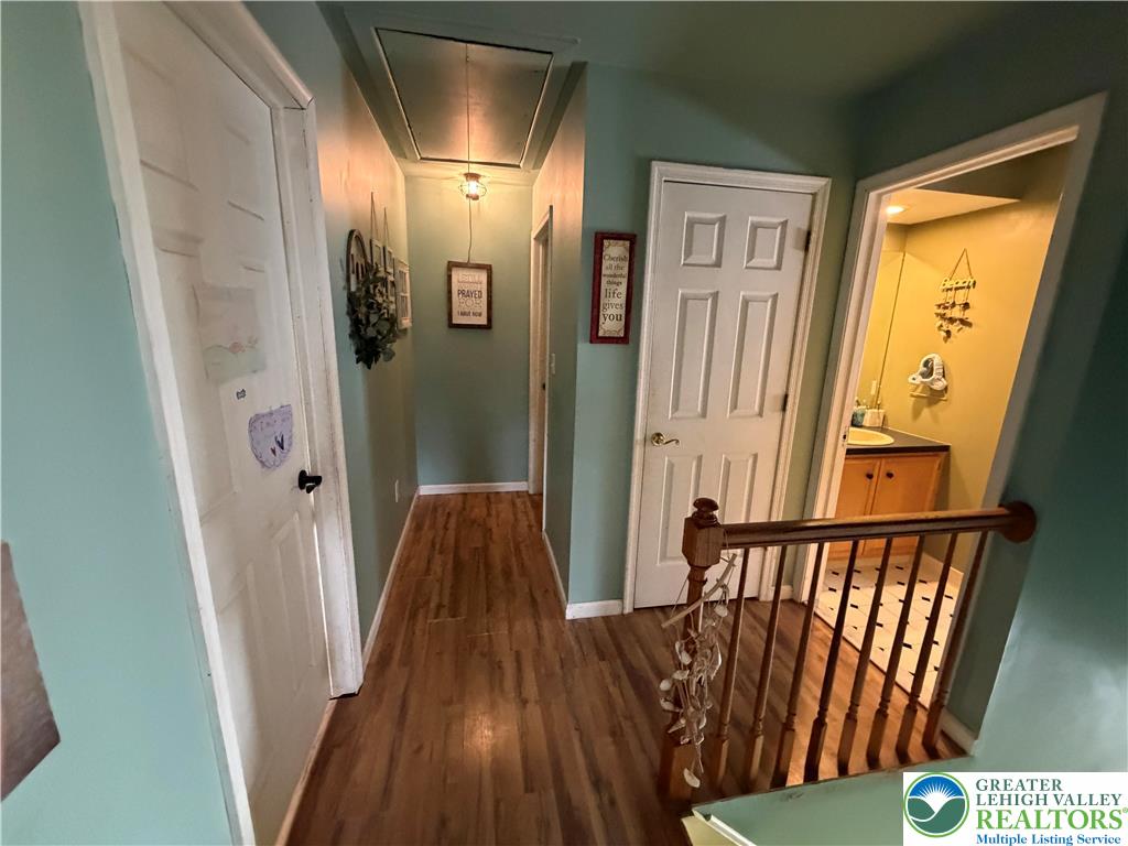 303 East Mountain Top Road Property Photo 14
