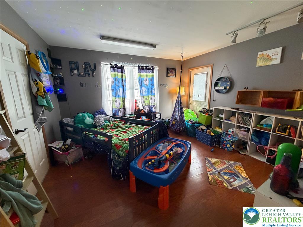 303 East Mountain Top Road Property Photo 15