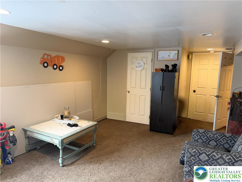 303 East Mountain Top Road Property Photo 27