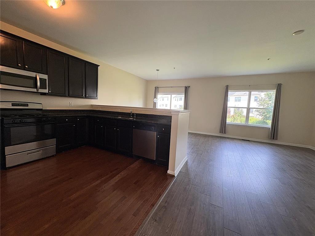 948 King Way Property Photo 3