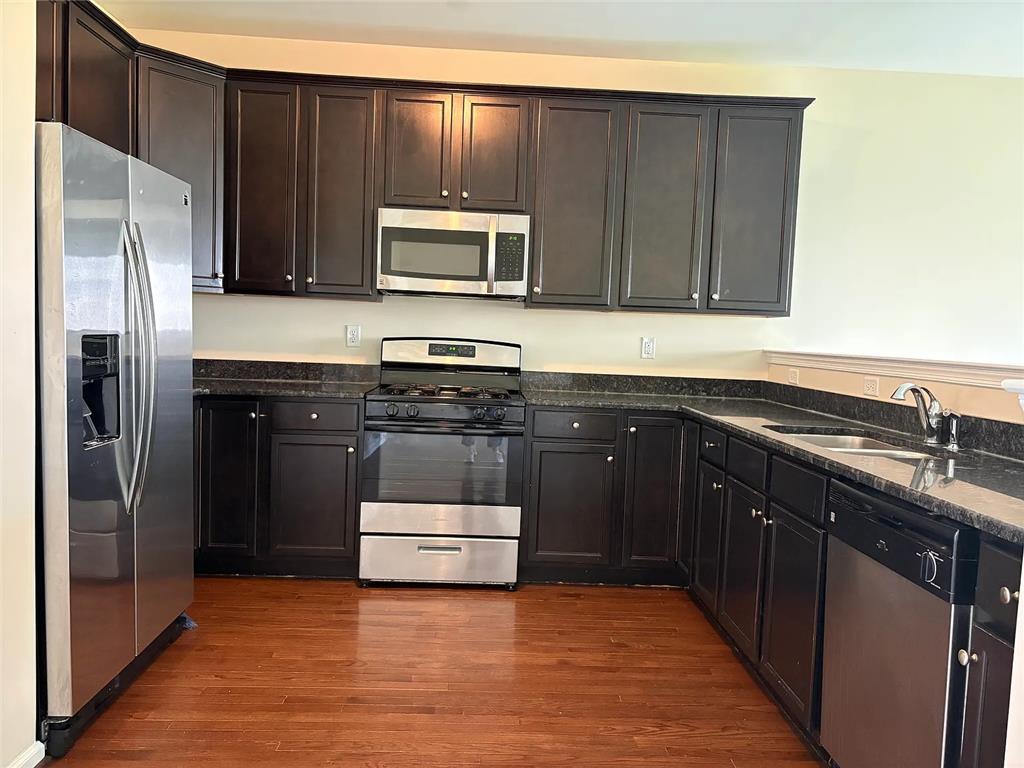 948 King Way Property Photo 4