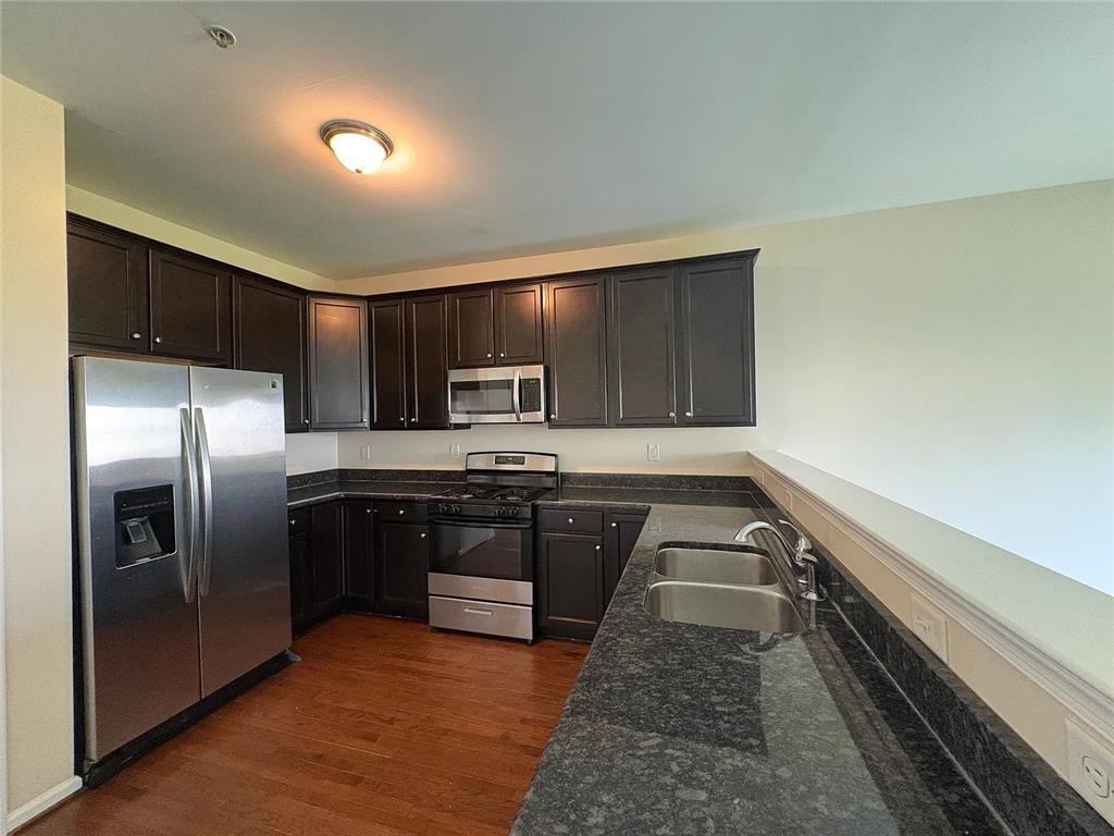 948 King Way Property Photo 6