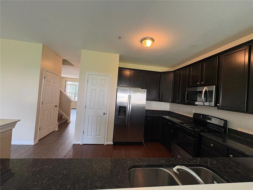 948 King Way Property Photo 7