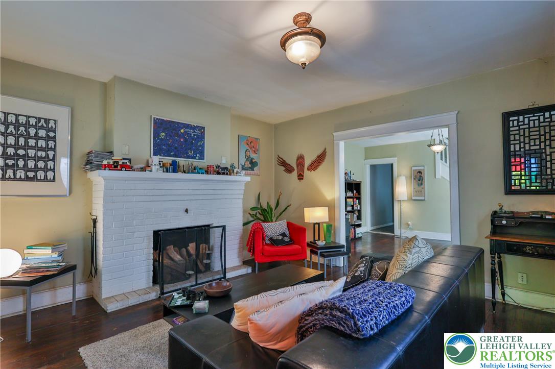 54 West Goepp Street Property Photo 4