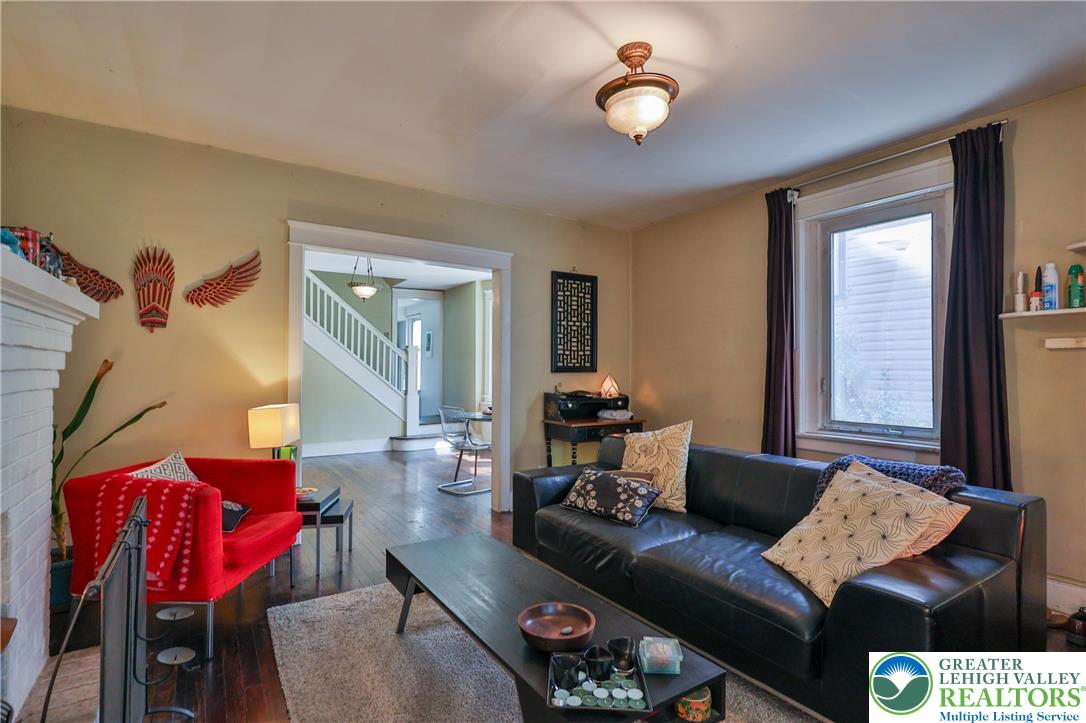 54 West Goepp Street Property Photo 5