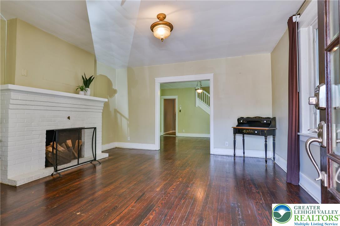 54 West Goepp Street Property Photo 6