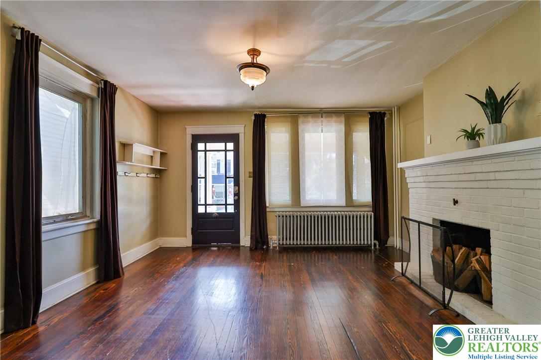54 West Goepp Street Property Photo 8
