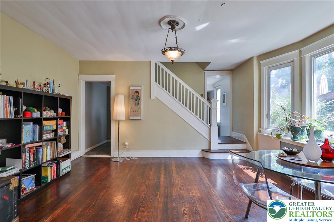 54 West Goepp Street Property Photo 9