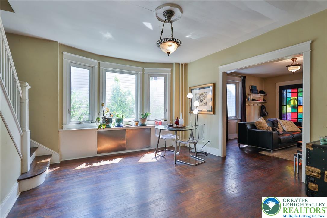 54 West Goepp Street Property Photo 11
