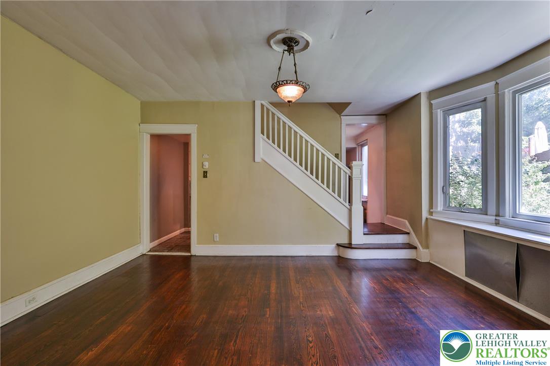 54 West Goepp Street Property Photo 12