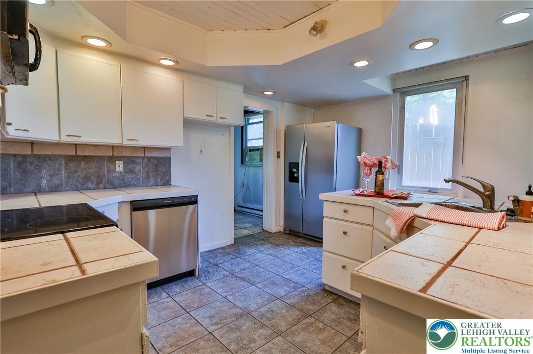 54 West Goepp Street Property Photo 13