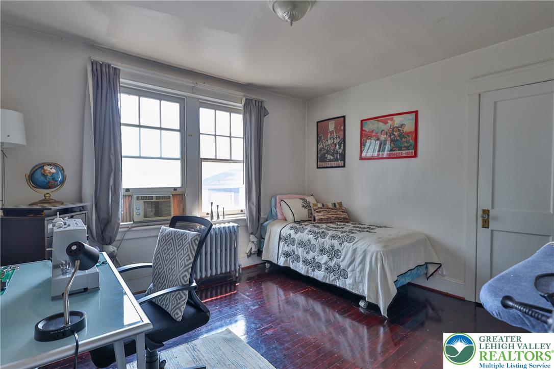 54 West Goepp Street Property Photo 19