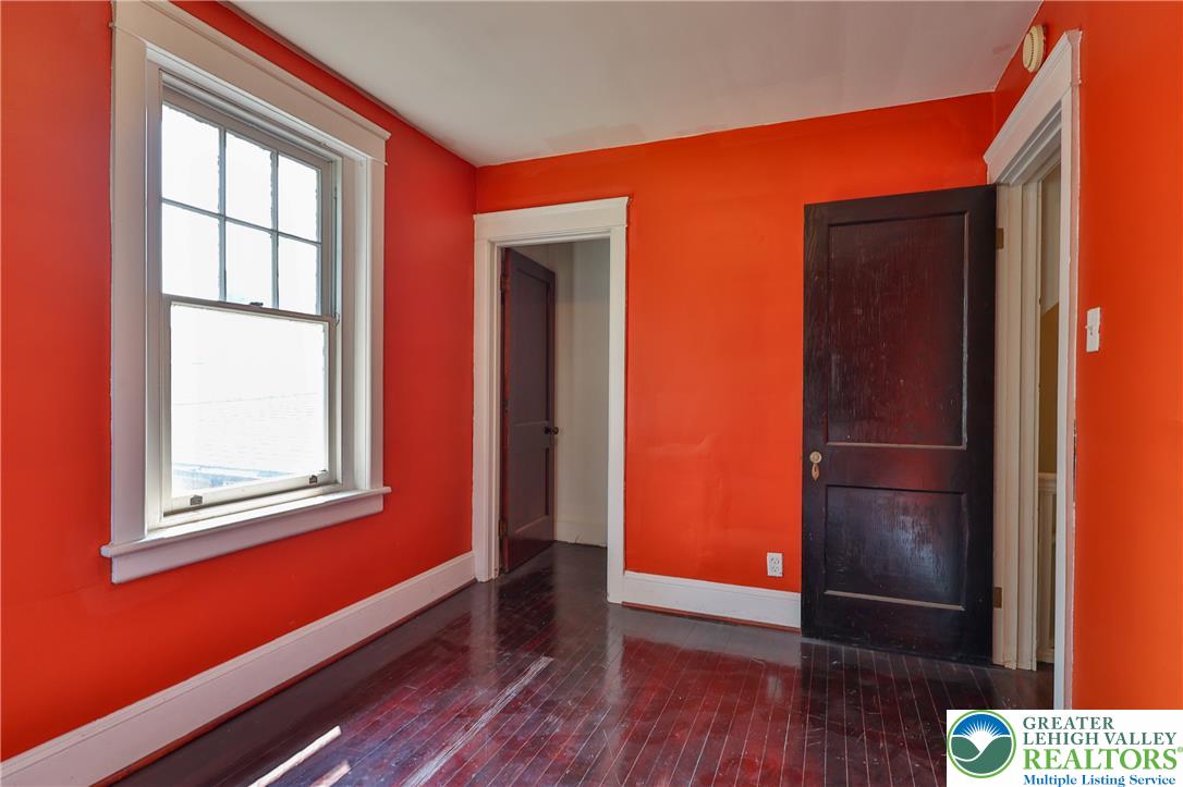 54 West Goepp Street Property Photo 22