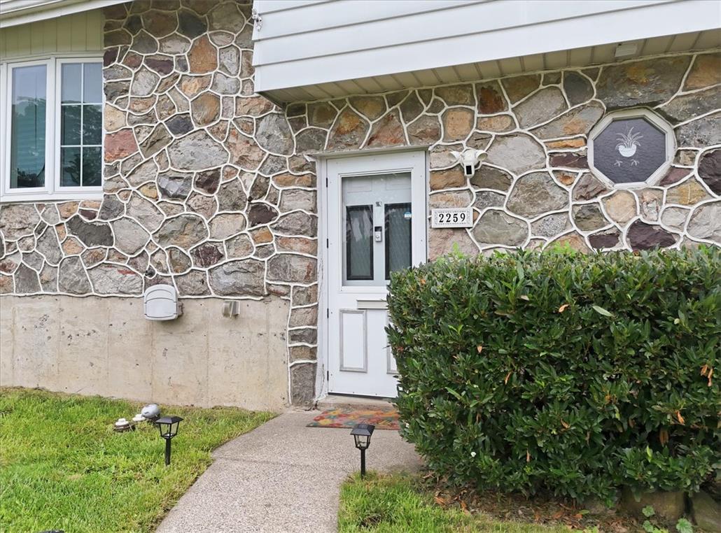 2259 Pinehurst Road Property Photo 3