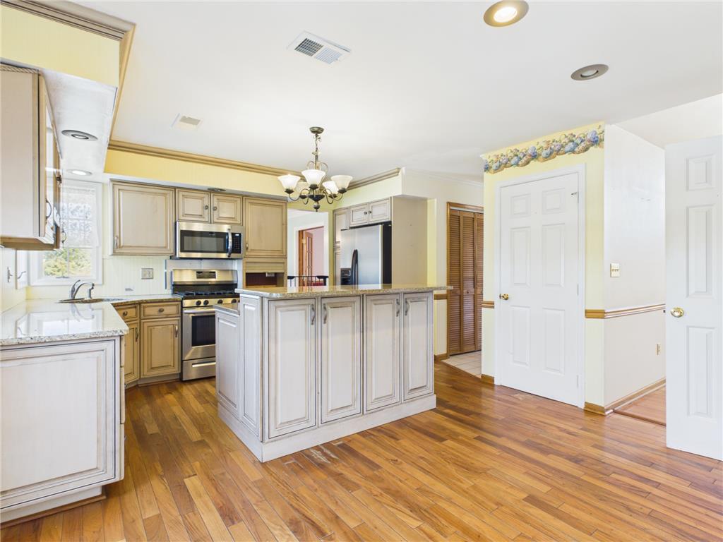 905 Cornwallis Drive Property Photo 12
