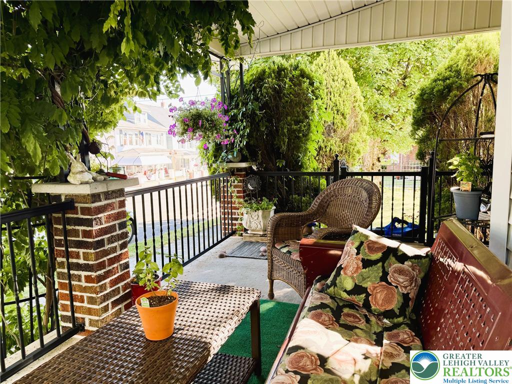 306 East White Street Property Photo 3